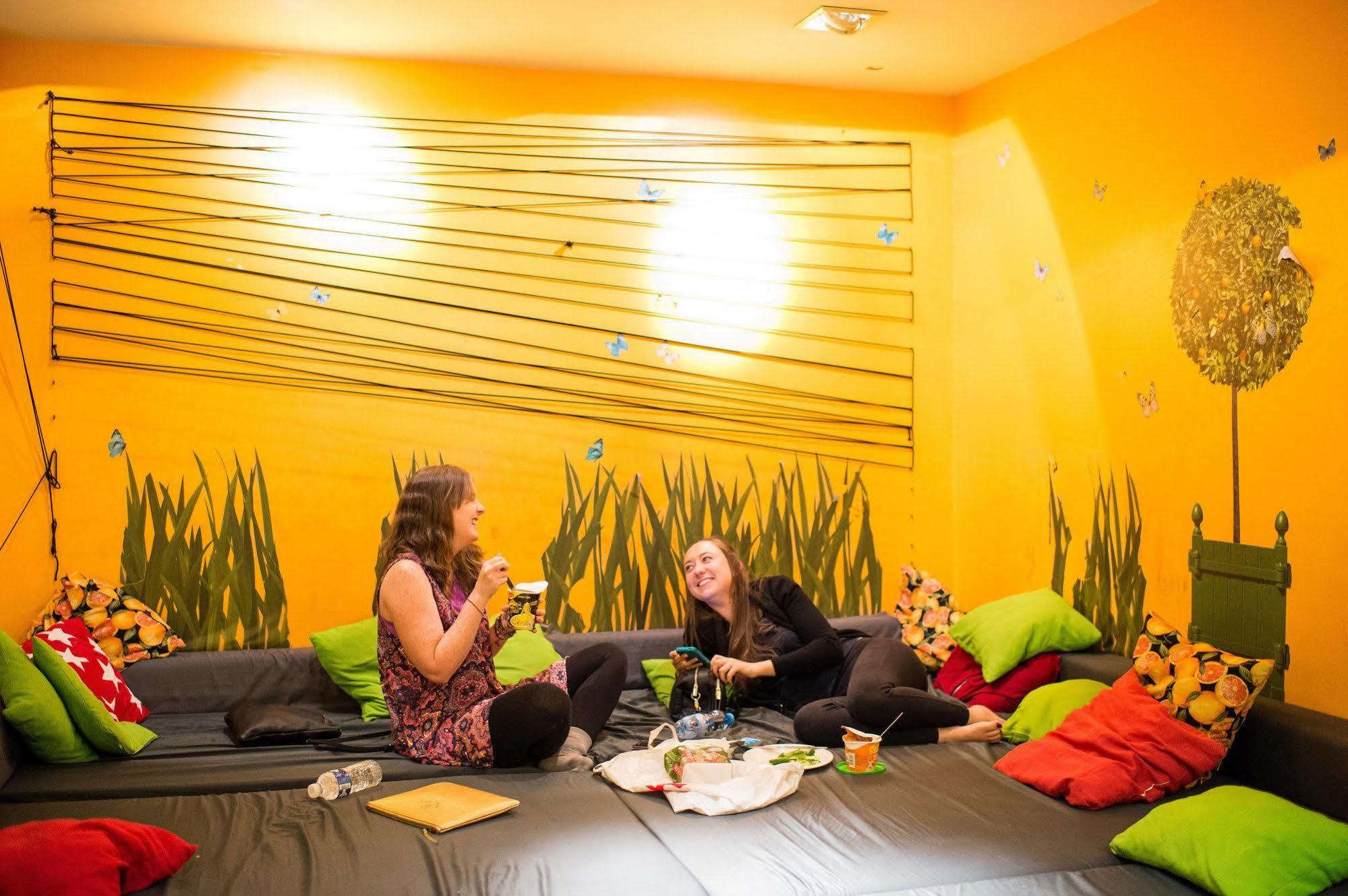 Wombats Hostel Vienna The Lounge Exterior foto